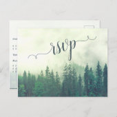 Misty Mountains Green Pine Forest Wedding RSVP Postkarte (Vorne/Hinten)