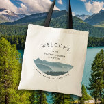 Misty Mountains Hotel Welcome Wedding Bag Tragetasche<br><div class="desc">Misty Gebirge, Hochzeitszimmer Willkommenstasche. Lassen Sie sich überraschen, wenn Sie in Ihrer Hochzeit in Urlaubsort ankommen. Personalisieren Sie diese Tuch Tasche Begrüßungstasche mit der Art der Hochzeit, "Hochzeit in den Bergen" oder "Berge von Vermont". Gedruckte Namen der Braut und des Bräutigams und das Hochzeitstag sind am unteren Ende des Feldes,...</div>