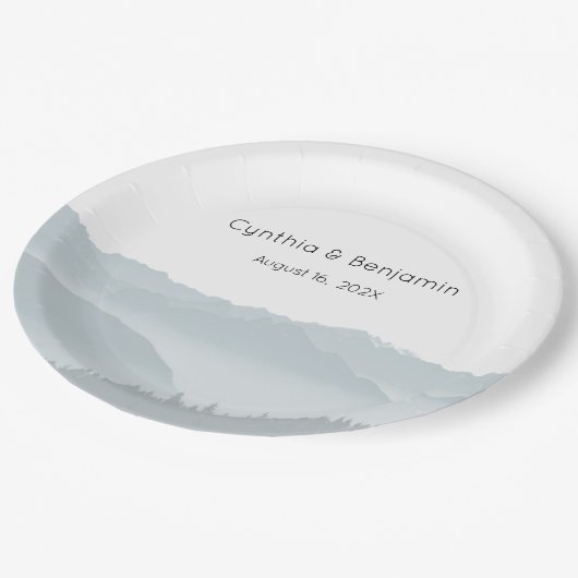 Misty Mountains Range Hochzeit Personalisiert Pappteller (Schrägansicht)