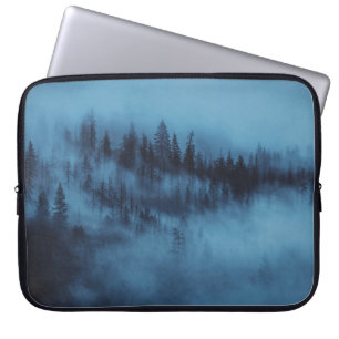 MISTY PINE FOREST LAPTOPSCHUTZHÜLLE