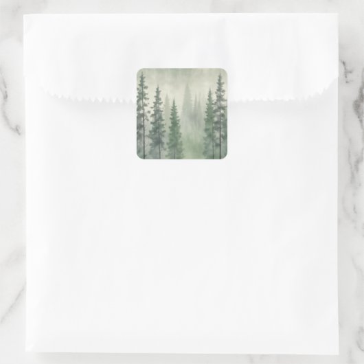 Misty Pine Forest Serenity Quadratischer Aufkleber (Tasche)