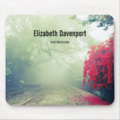 Misty Railroad Tracks Landschaftliches Foto Mousepad (Vorne)