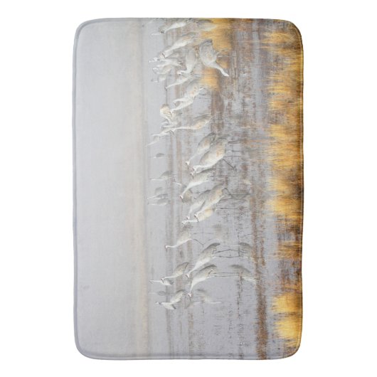 Misty Sandhill Cranes Badematte (Vorderseite Vertikal)