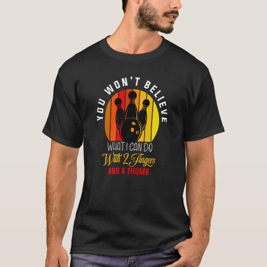 Mit 2 Flügeln und einem Bowling T-Shirt (Vorderseite)