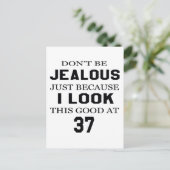 Mit 37 sehe ich so gut aus postkarte (Stehend Vorderseite)