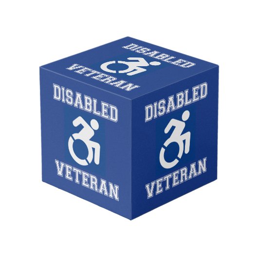 Mit Behinderung Veteran Würfel (Vorderseite Schrägansicht)