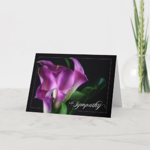 mit Beileid Lila Calla Lilies auf Schwarz Karte