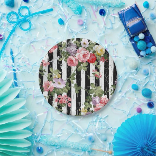 Mit Blumen auf verwittertem schwarzem Streifen Pappteller (Party)