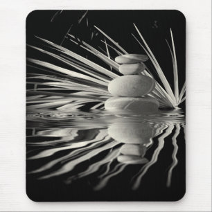 Mit Blumen und Kiesel Mousepad