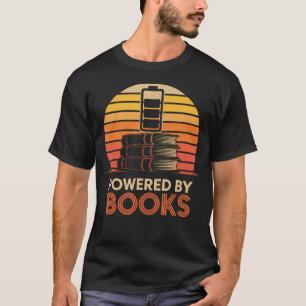 Mit Büchern betriebene Buchstapel-Ladestation T-Shirt