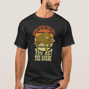 Mit dem Bull bekommt man Horns Cowboy Rodeo & Ra T-Shirt