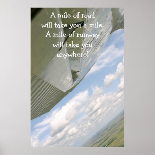 Mit dem Flugzeug, das eine Kilometer von der Straß Poster