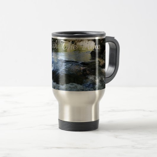 Mit dem Fluss gehen Reisebecher (VorderseiteRechts)