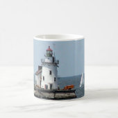 Mit dem Lighthouse auf dem Segelboot Kaffee Tasse (Mittel)