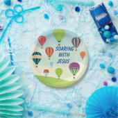 Mit den Tellern des Party Jesu-Kids in die Höhe Pappteller (Party)