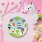 Mit den Tellern des Party Jesu-Kids in die Höhe Pappteller (Party)