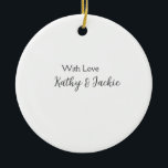 Mit der Liebe fügen Sie Ehepaare Namen Hochzeit ei Keramik Ornament<br><div class="desc">mädchenhaftes Design</div>