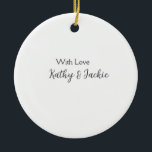 Mit der Liebe fügen Sie Ehepaare Namen Hochzeit ei Keramik Ornament<br><div class="desc">mädchenhaftes Design</div>