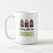 Mit der Tasse des Gnomen-Kaffees rollen (Links)