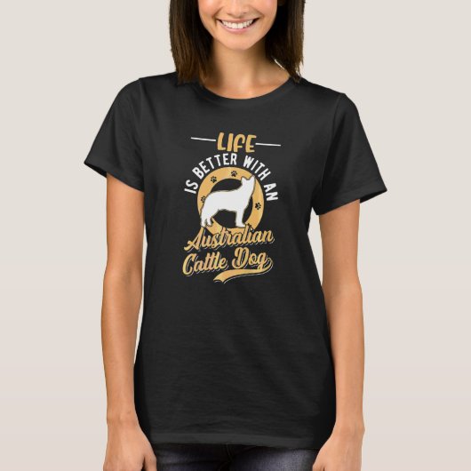 Mit einem australischen Cattle Dog T-Shirt (Vorderseite)