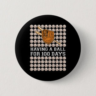 mit einem Ball für 100 Tage Baseball Kids Junge Sm Button