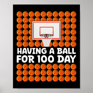 mit einem Ball für 100 Tage Basketball in der Schu Poster