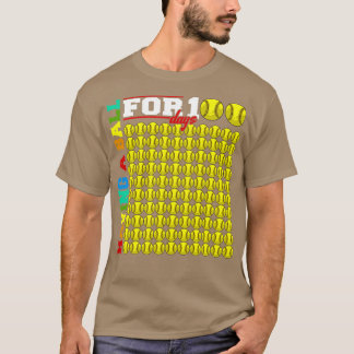 mit einem Ball für 100 Tage SchulSoftball spielen T-Shirt