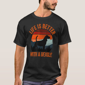 Mit einem Beagle Vintager Landhund T-Shirt