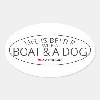 Mit einem Boot und einem Hundeaufkleber ist das Le Ovaler Aufkleber