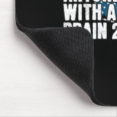 Mit einem Brain 2024 Spaß T-Shirt Mousepad (Ecke)