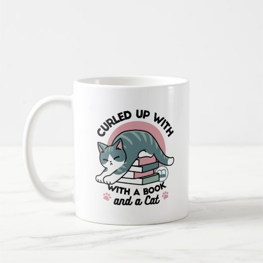 Mit einem Buch und einer Katze aufgerollt - Gemütl Kaffeetasse (Links)