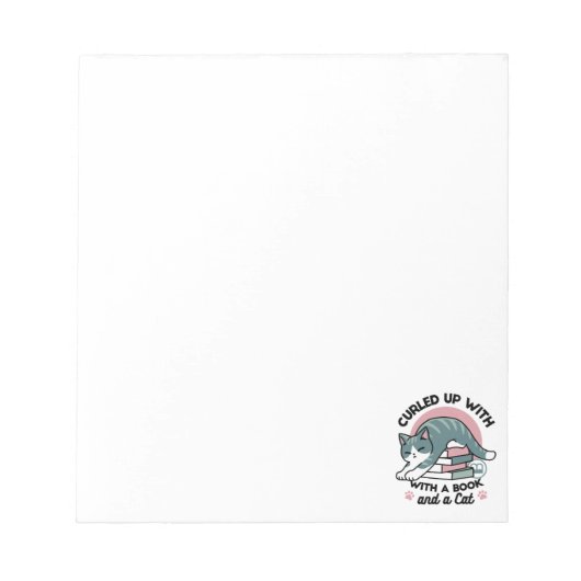 Mit einem Buch und einer Katze aufgerollt - Gemütl Notizblock (Vorderseite)
