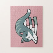 Mit einem Buch und einer Katze aufgerollt - Gemütl Puzzle (Vertikal)