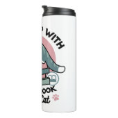 Mit einem Buch und einer Katze aufgerollt - Gemütl Thermosbecher (Nach rechts gedreht)
