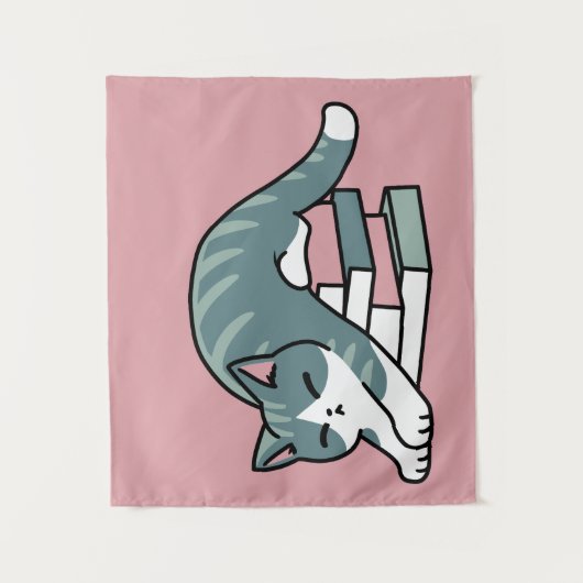 Mit einem Buch und einer Katze aufgerollt - Gemütl Wandteppich (Vorderseite)