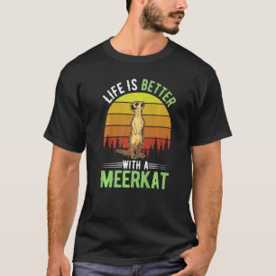 mit einem Erdmännchen T-Shirt
