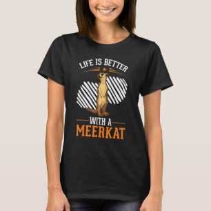 mit einem Erdmännchen T-Shirt