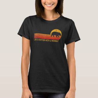 Mit einem Frauenschläger Retro T-Shirt