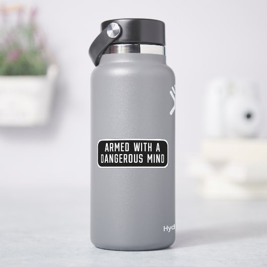 mit einem gefährlichen Geist bewaffnet Aufkleber (HydroFlask)