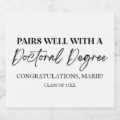 Mit einem Geschenk für Doktoranden an Abschluss gu Schaumweinetikett (Einzelnes Label)