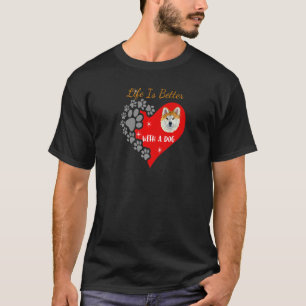 Mit einem Hund Akita T-Shirt