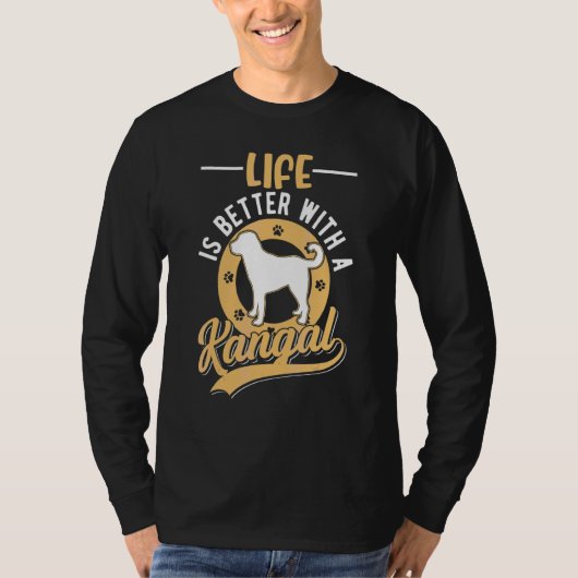 Mit einem Kangal T-Shirt (Vorderseite)
