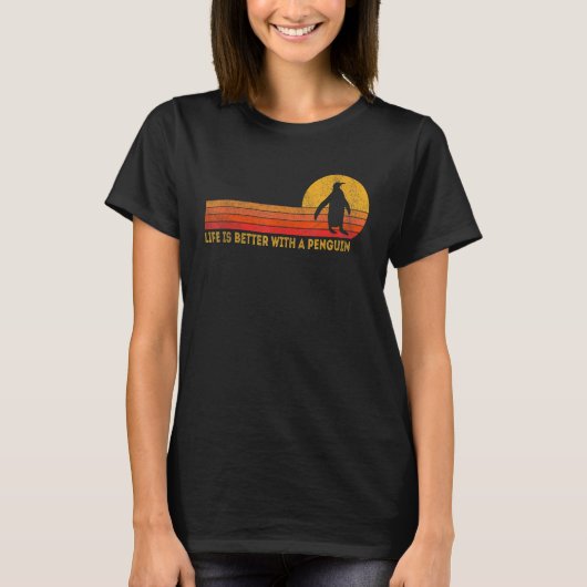 Mit einem Penguin Retro T-Shirt (Vorderseite)