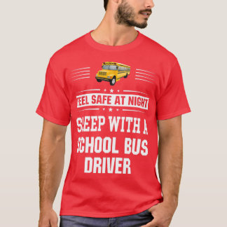 Mit einem Schulbusfahrer bei Nacht schlafen. T-Shirt