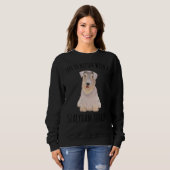 Mit einem Sealyham Terrier Dog Sweatshirt (Vorne ganz)