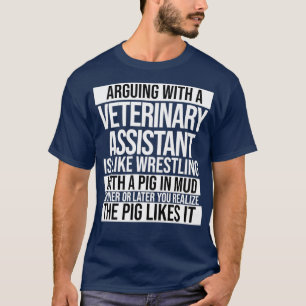 Mit einem Tierarzt zu streiten ist wie zu ringen T-Shirt