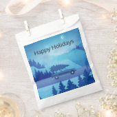 Mit einem Weihnachtsbaum die Straße hinunter fahre Geschenktütchen (Ausgeschnitten)