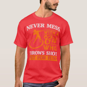 Mit einer Girl-Spur und einem Feldläufer nie durch T-Shirt