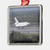 Mit einer Schubumlenkung ungefurcht 2 Silbernes Ornament (Links)