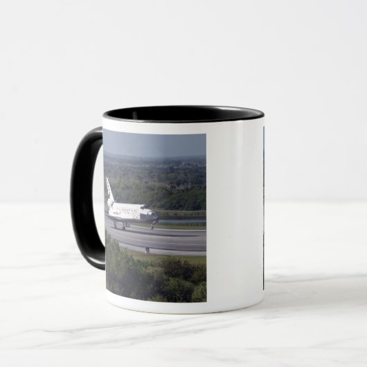 Mit einer Schubumlenkung ungefurcht 2 Tasse (Vorderseite Links)